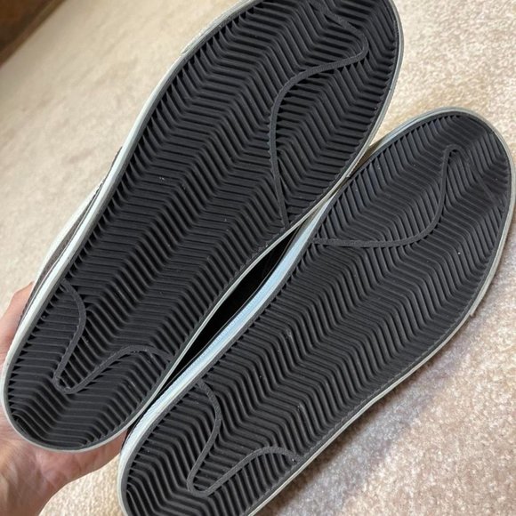 Nike Maverick 2 Lows - Picture 2 of 5